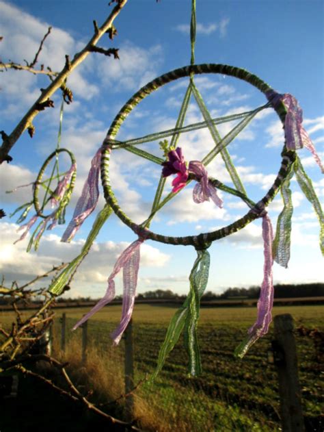 Exploring Pagan Equinox Traditions: Solitary Practitioners vs Group Celebrations